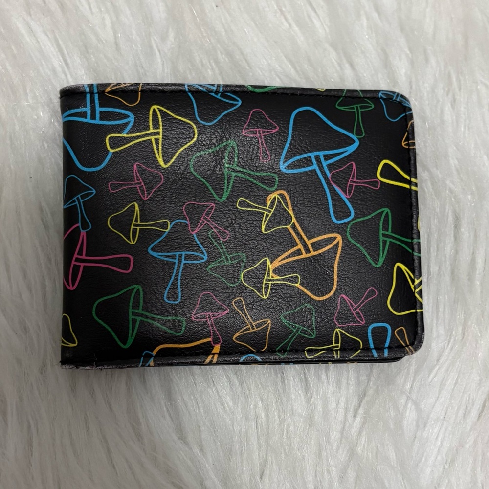 Buckle-Down Bi-Fold Mushroom Pattern Wallet
